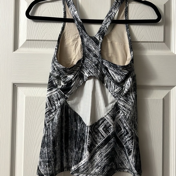 Lululemon size 6 tank bundle - Picture 8 of 9